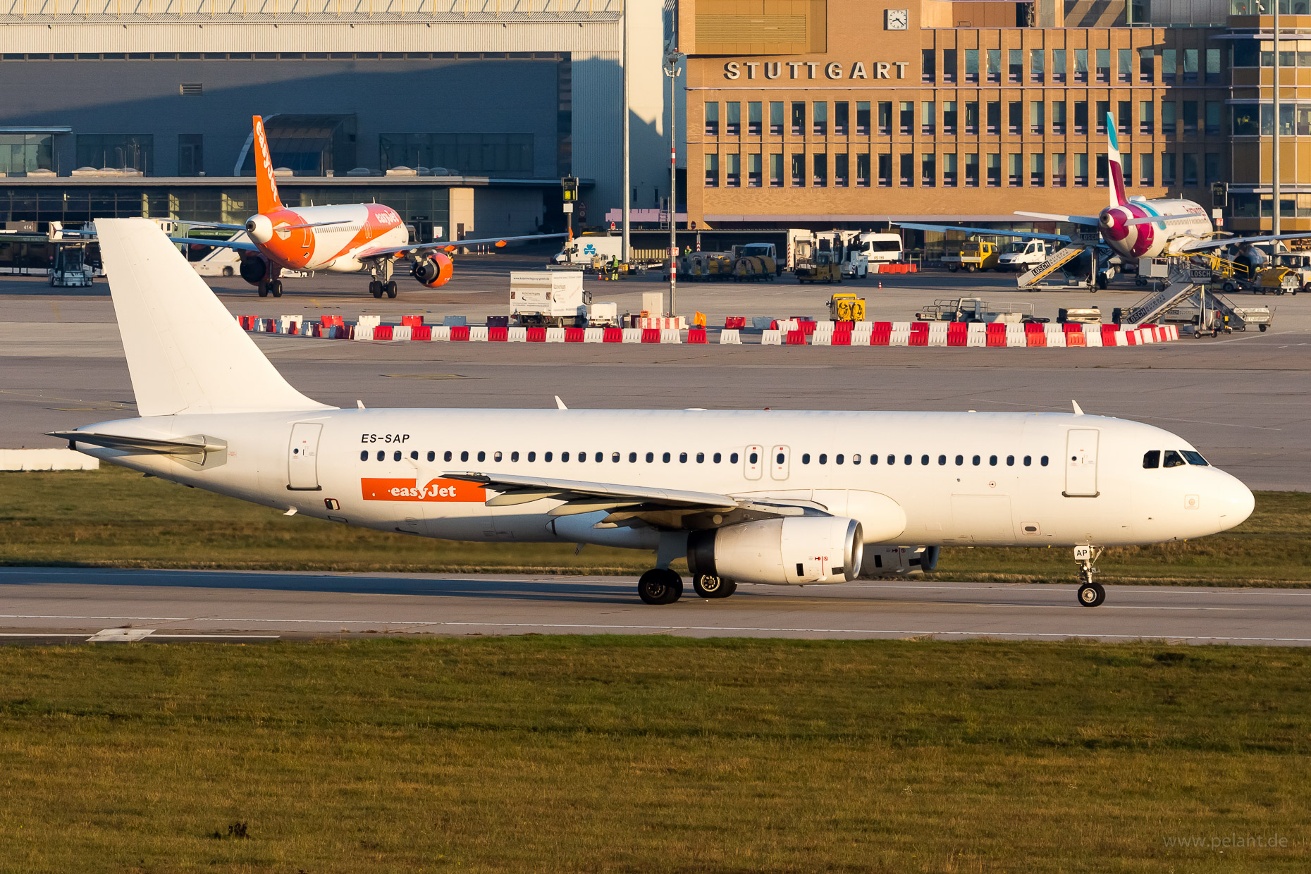 ES-SAP easyJet Airbus A320-232 in Stuttgart / STR