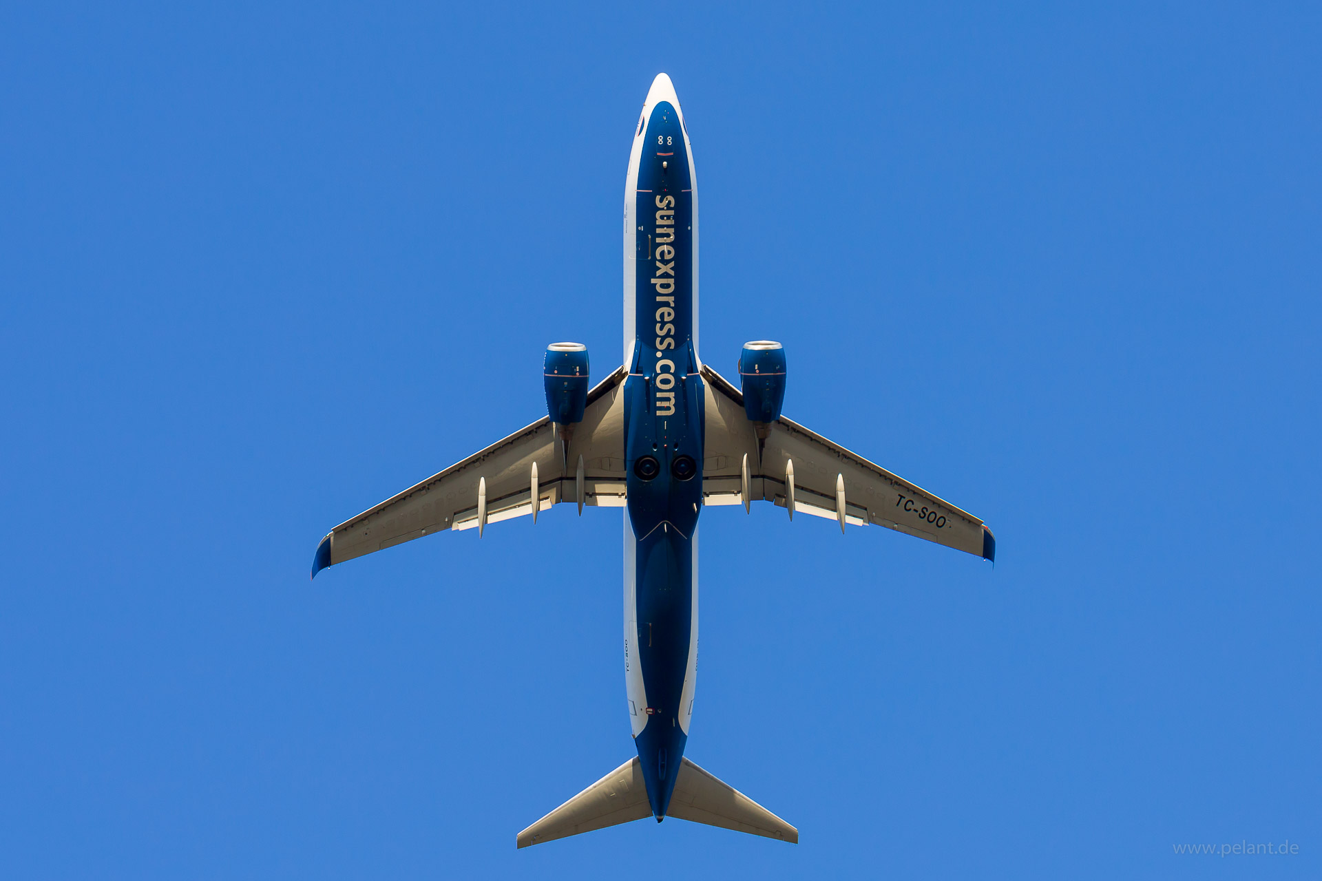 TC-SOO SunExpress Boeing 737-8AS in Stuttgart / STR